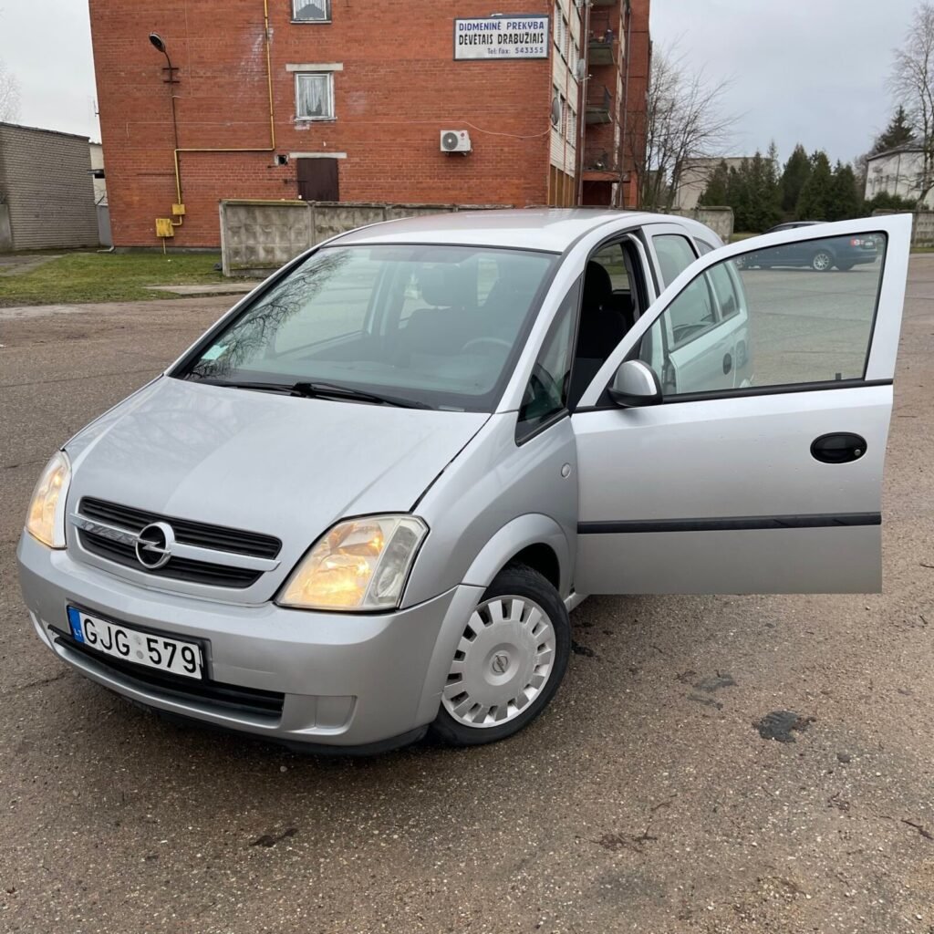 Sidabrinis Opel Meriva atviromis durelėmis – greitas automobilių supirkimas Mažeikiuose.