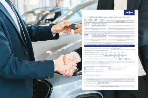 Profesionalus automobilio pardavimo sandoris: vyrų rankos paspaudimas perduodant raktelius ir „Regitros“ pirkimo-pardavimo sutartis su būtinu SDK kodo laukeliu.