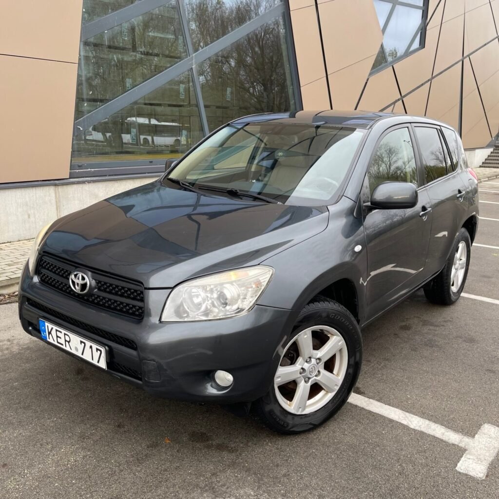 Toyota RAV4 visureigių supirkimas. Šis tamsiai pilkos spalvos Toyota RAV4 nupirktas Kaune