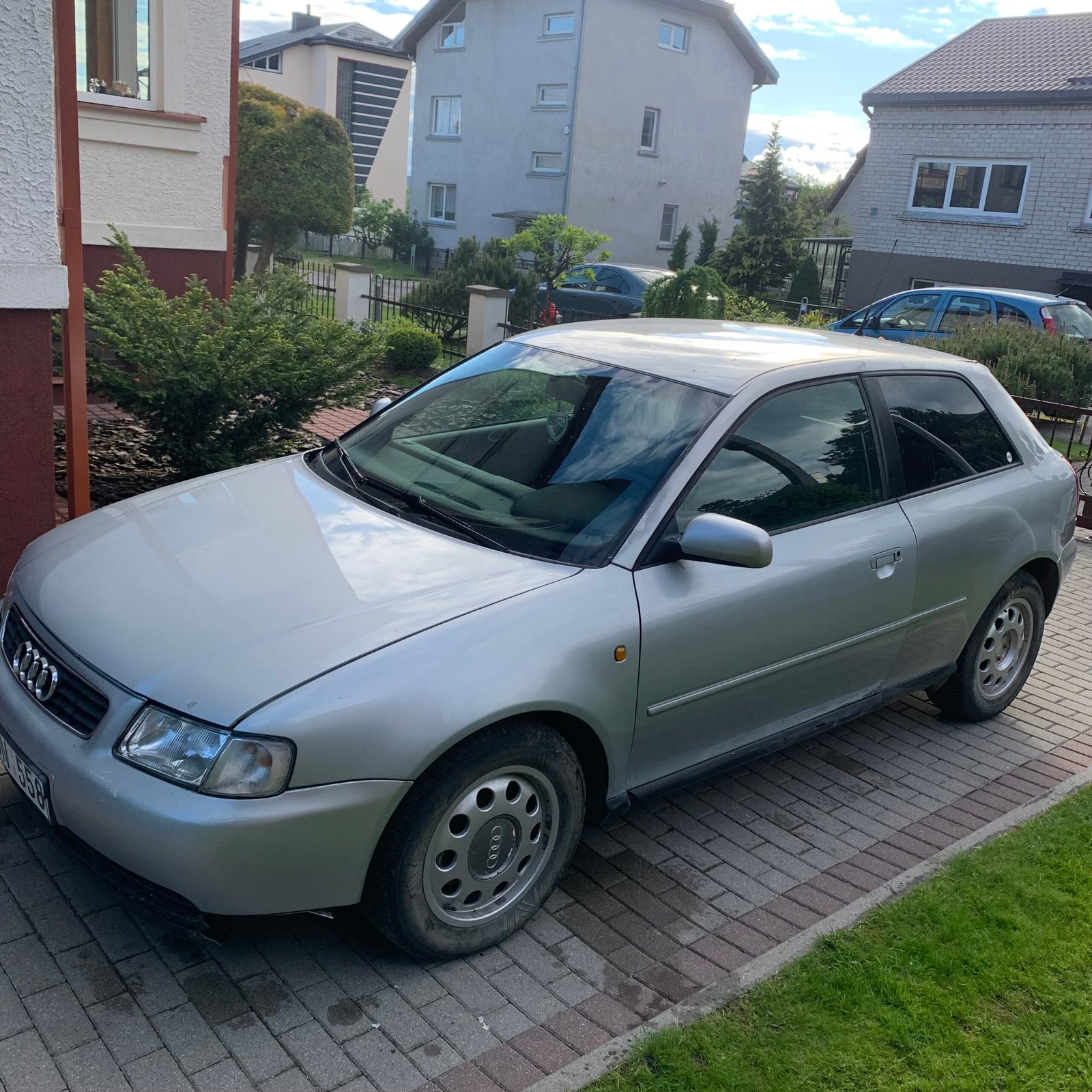 Sidabrinė Audi A3, parduota naudojantis paslauga „automobiliu supirkimas radviliski“