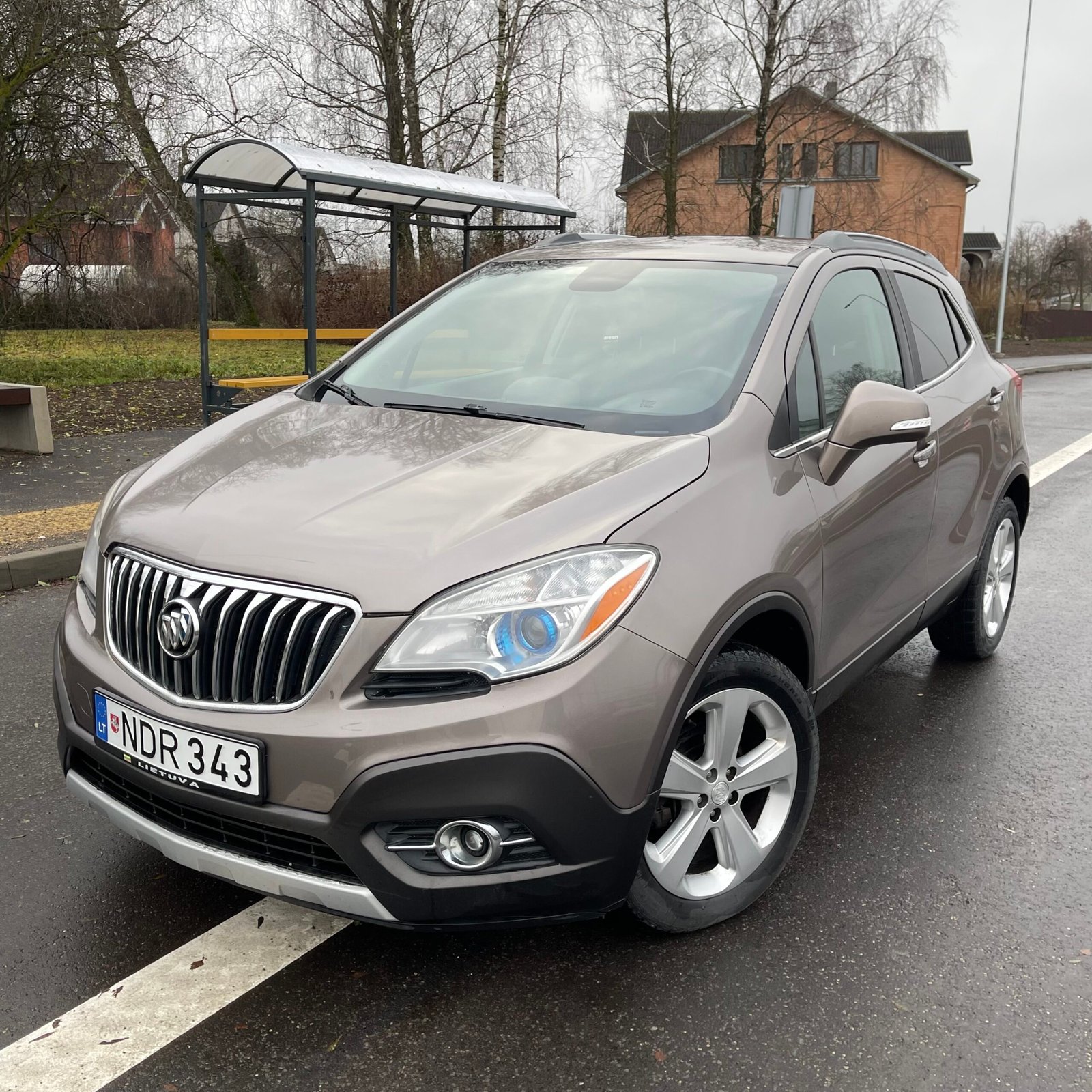 Rudo atspalvio Buick visureigis, kurį sėkmingai nupirko automobilių supirkimas Radviliškyje.