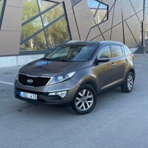 Rudas Kia Sportage visureigis su lietuviškais numeriais JBD 415, nupirktas MB Autodylas supirkėjų.
