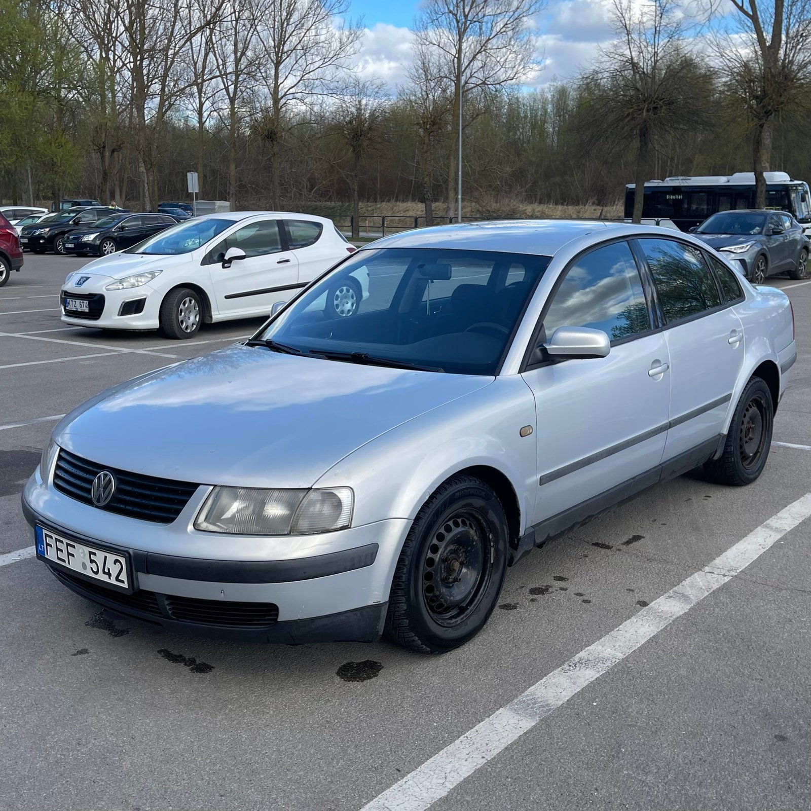 idabrinis Volkswagen Passat aikštelėje – automobilių supirkimas Kėdainiuose