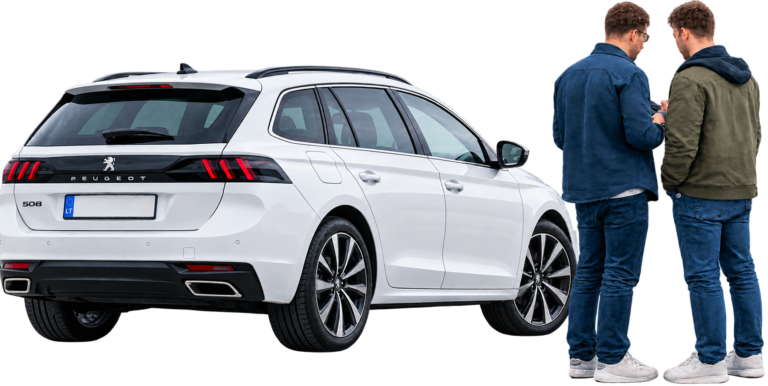 Baltas Peugeot 508 automobilis su dviem žmonėmis – Peugeot automobilių supirkimas
