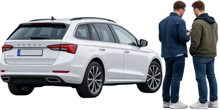 Baltas Škoda Octavia universalas ir du vyrai, atliekantys greitą automobilio vertinimą prieš supirkimą.