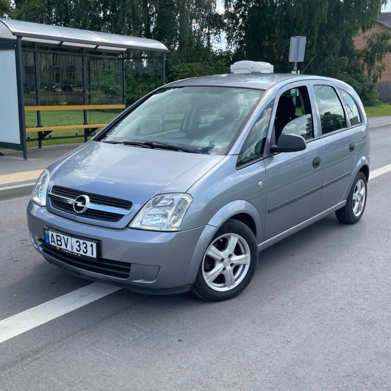 Pilkas Opel Meriva automobilis melsvu atspalviu | Opel supirkimas Autodylas